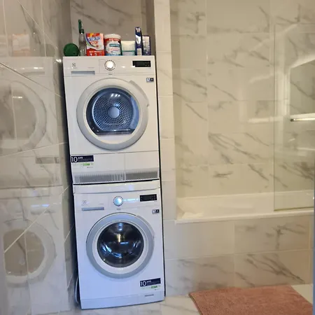 Metro Commerce 75015 Apartment *