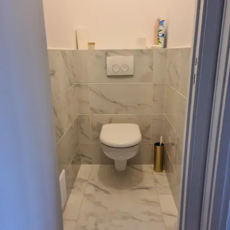 Metro Commerce 75015 Apartment Paris